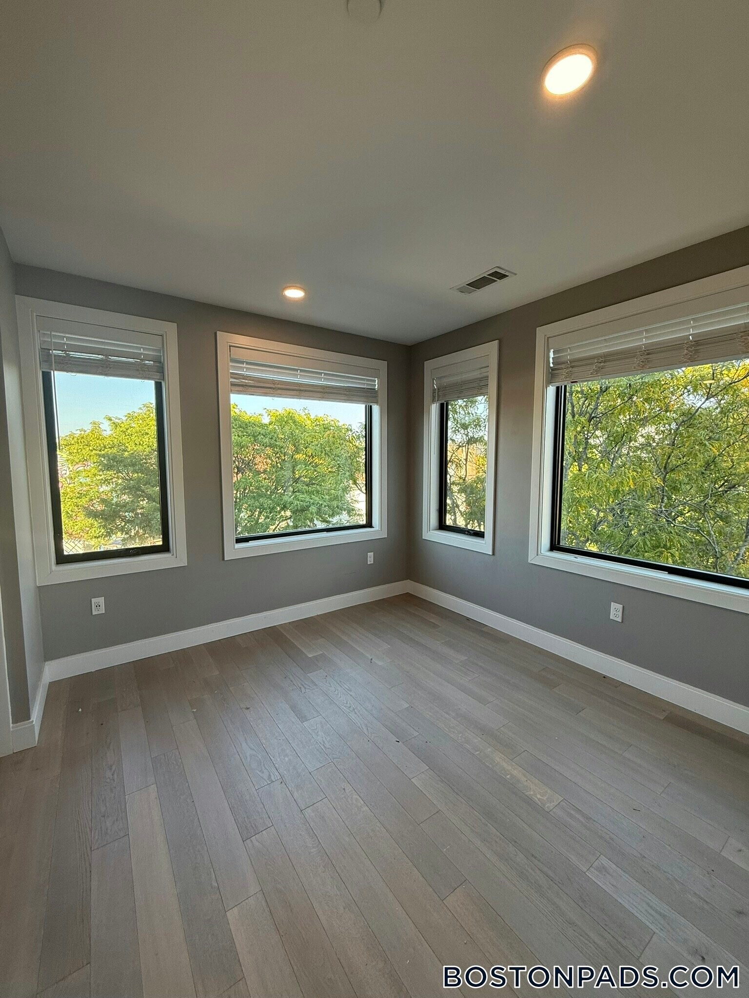 Building Photo - 152 Liverpool St