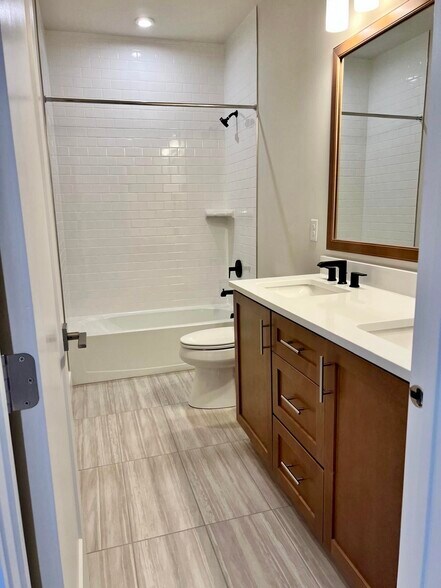 2nd full bathroom - 609 Brewster Aly