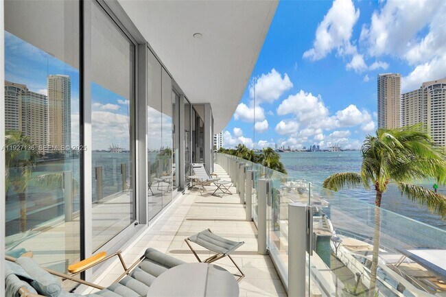 Building Photo - 300 Biscayne Blvd Way