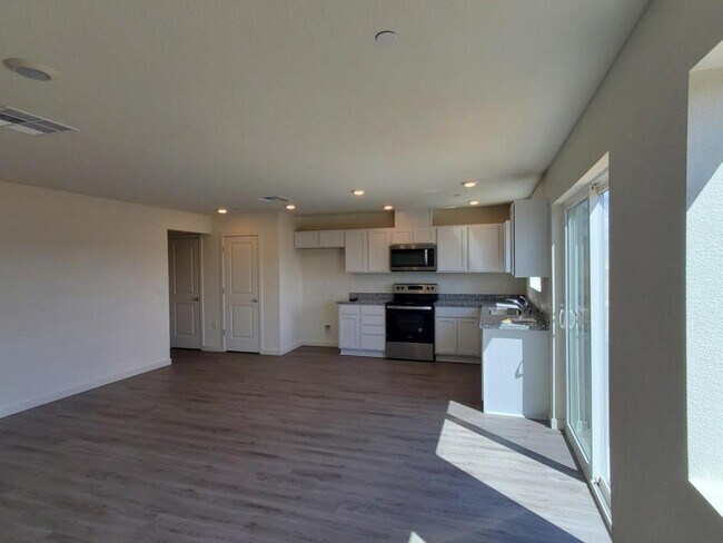 Building Photo - 2057 Shady Tree Cir