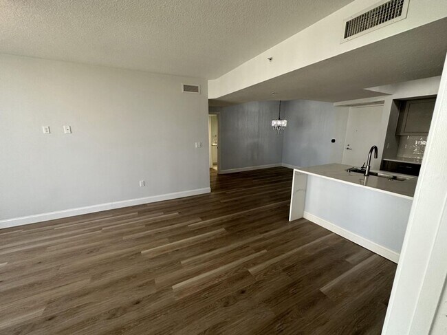 Building Photo - 1551 N Flagler Dr