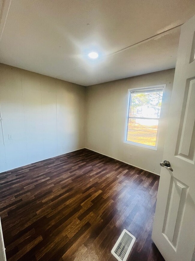 Building Photo - Charming 3-Bedroom – Water Included!