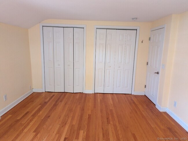 Building Photo - 28 Deerfield Dr
