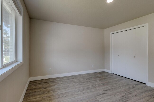 Building Photo - Streamside Duplex - Harvey Anderson