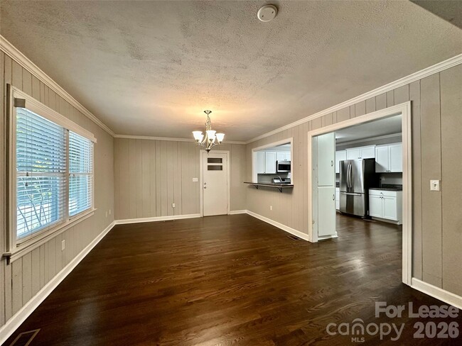 Building Photo - 710 Neil St