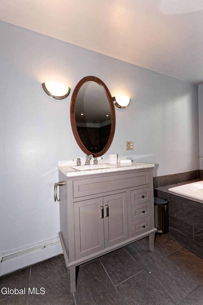 Building Photo - 1412 River Rd