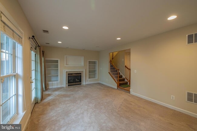 Building Photo - 9243 Point Replete Dr