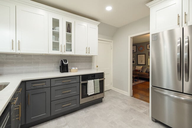 Building Photo - 3935 Oak Park Pl