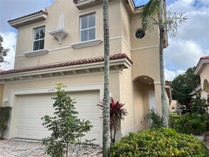 Building Photo - 1133 NE 40th Rd