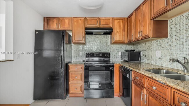 Building Photo - 703 Brittany Park