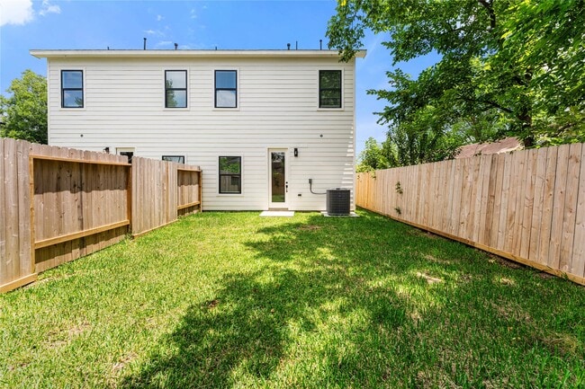 Building Photo - 3620 Mt Pleasant St