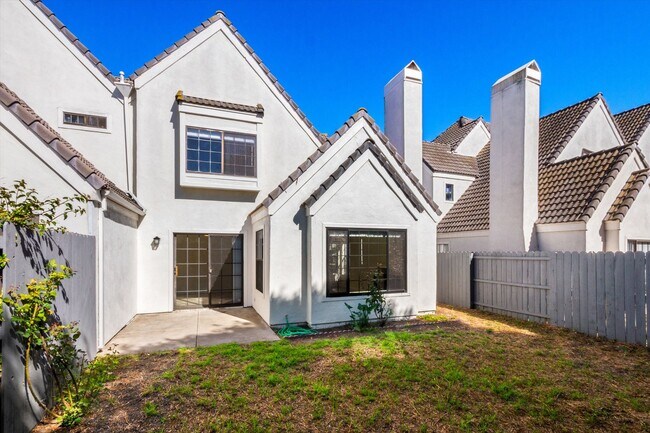 Building Photo - Large Renovated 3bed x 2.5bath Townhouse with Private Patio & 2-Car Garage