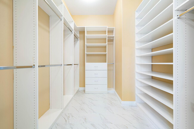 Building Photo - 4441 Via del Pellegrino