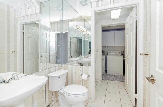 Building Photo - 23033 Via Stel