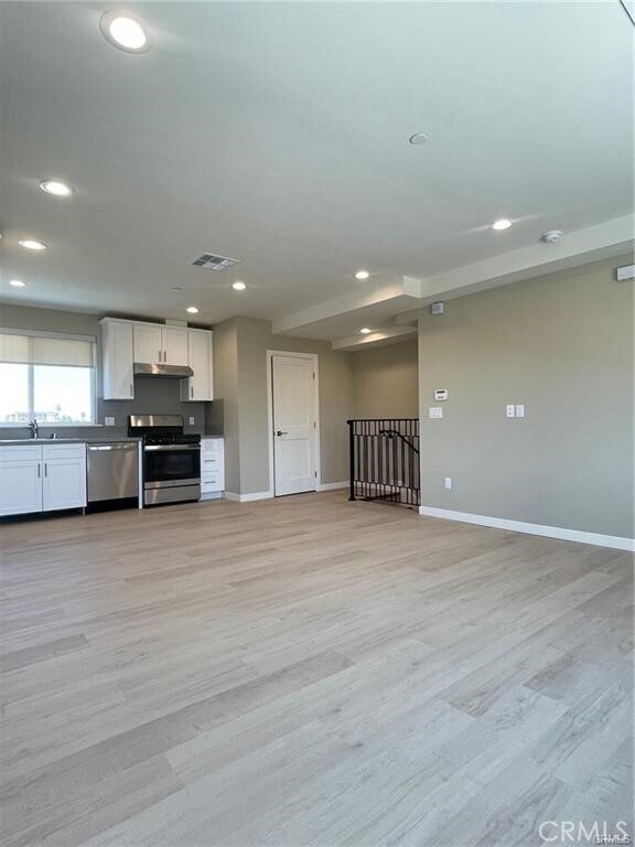 Building Photo - 4251 Live Oak Ave