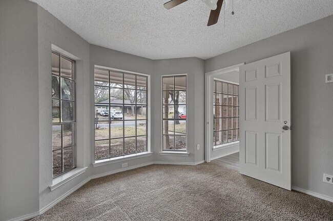 Building Photo - 2112 Chaucer Street