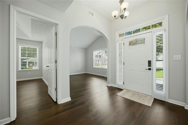 Building Photo - 572 Staghorn Ln