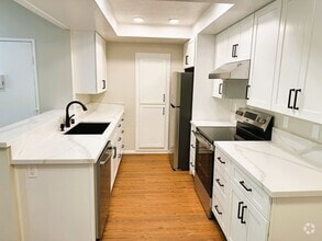 Building Photo - Fully Remodeled Second Story Condo with La...