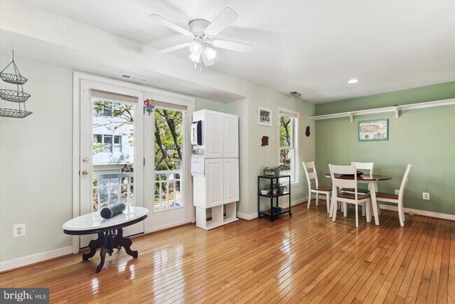 Building Photo - 3814 Woodlawn Ct