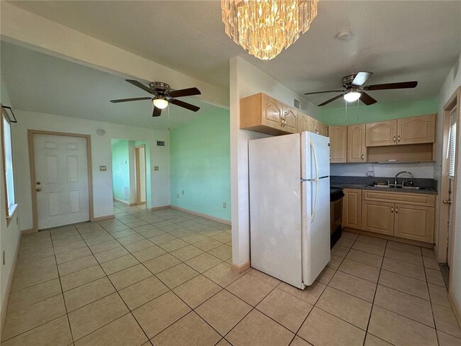 Building Photo - 3340 Normandy Dr