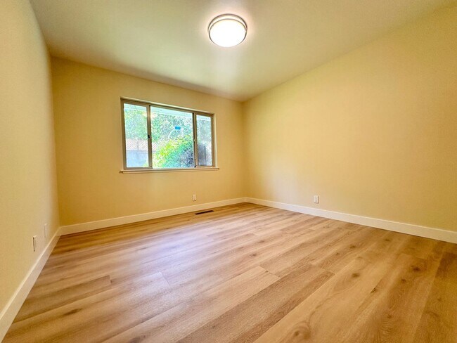 Building Photo - Spacious 4 Bed 2.5 Bath South Los Altos Home - Pool! Great Schools!