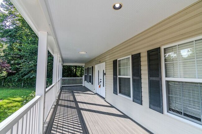 Building Photo - 11450 Acton Ln