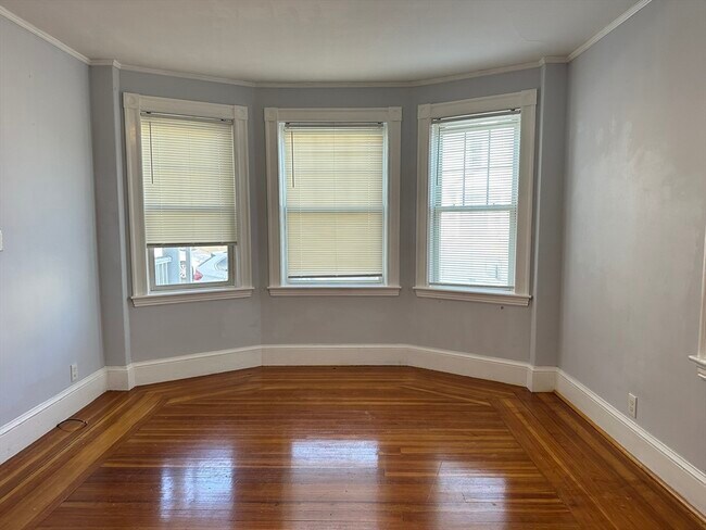 Building Photo - 10 Newport Terrace