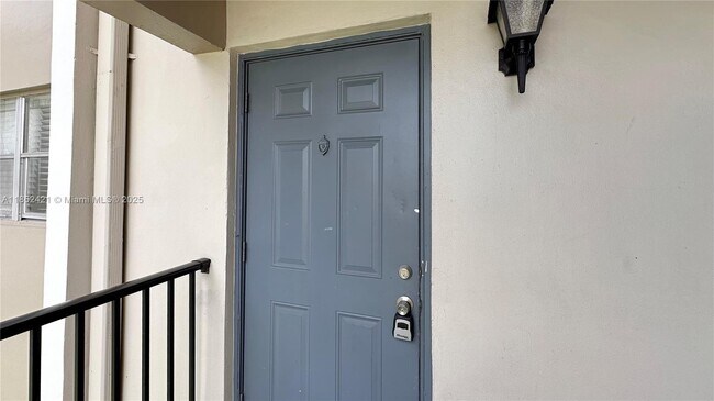 Building Photo - 8040 N Colony Cir