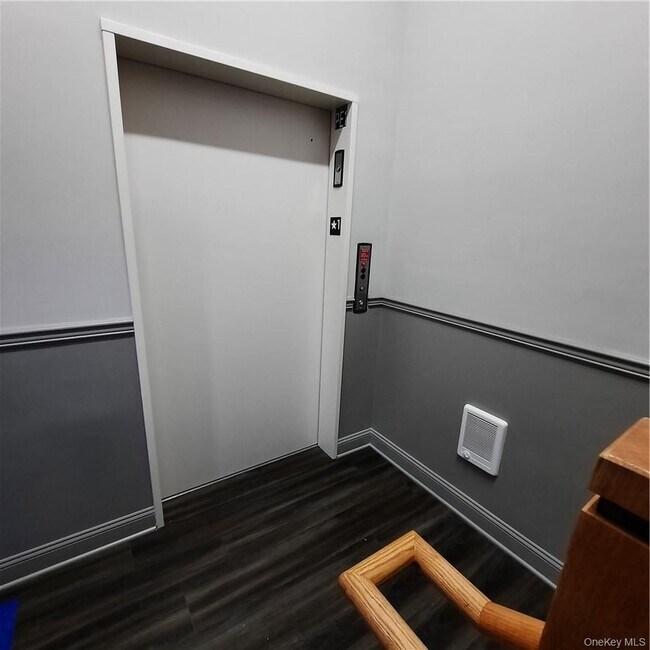 Building Photo - 250 NY-32