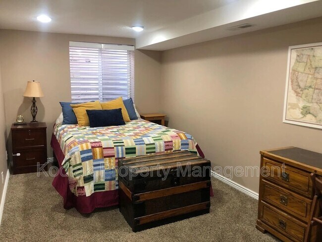 Building Photo - 3397 Eastwood Dr