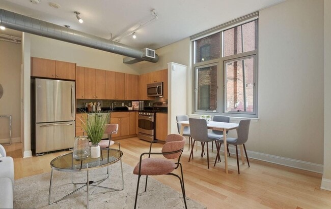 Building Photo - Incredible Luxury 2BR/2BA Condo Includes G...
