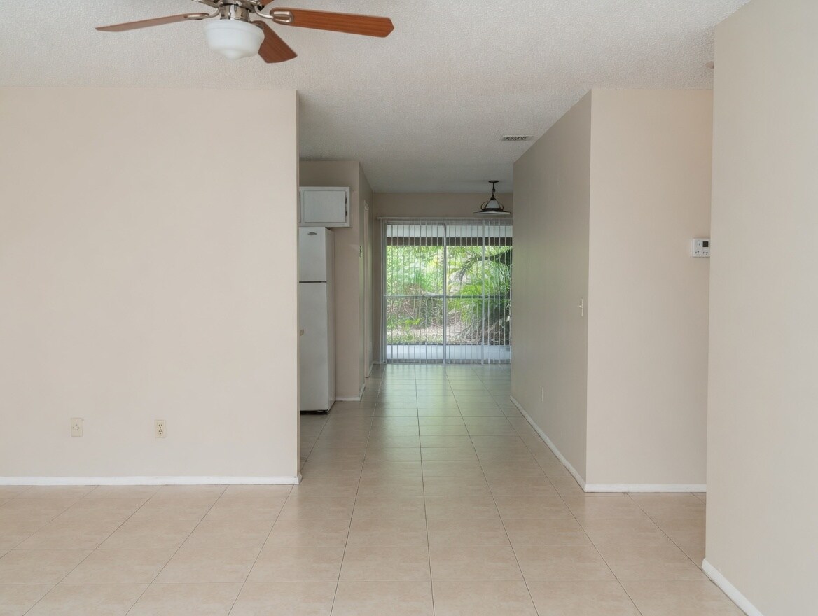 Building Photo - 53 SE Mead Pl