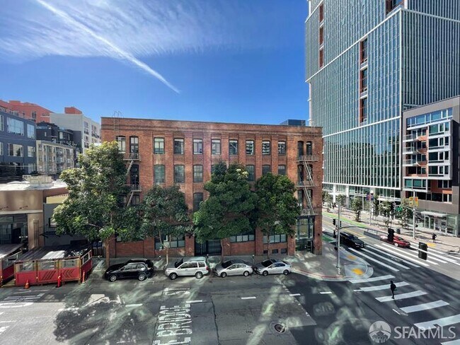 Building Photo - 333 1st St