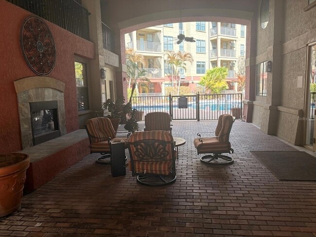 Building Photo - 911 N Orange Ave