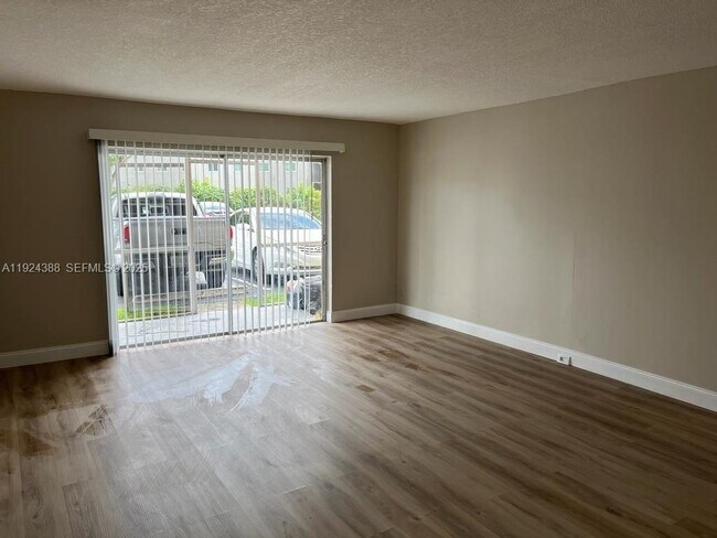 Building Photo - 4848 NW 24th Ct