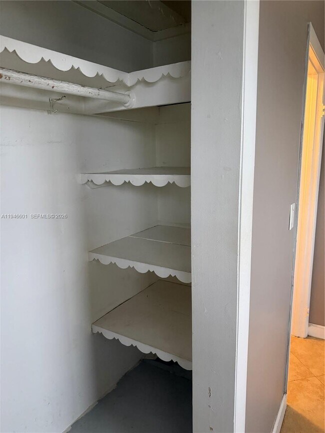 Building Photo - 3212 NE 10th St