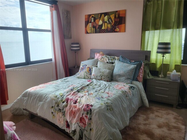 Building Photo - 2301 S Ocean Dr