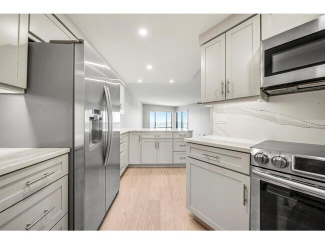 Building Photo - 2950 Dean Pkwy
