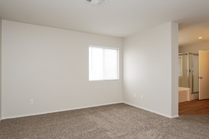 Building Photo - 664 Rising Brook Dr