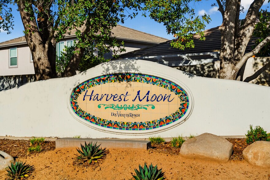 Building Photo - 660 Camino de la Luz