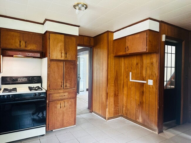 Building Photo - DREAM LOCATION !! LOOKS LIKE PRIVET ROAD !!!