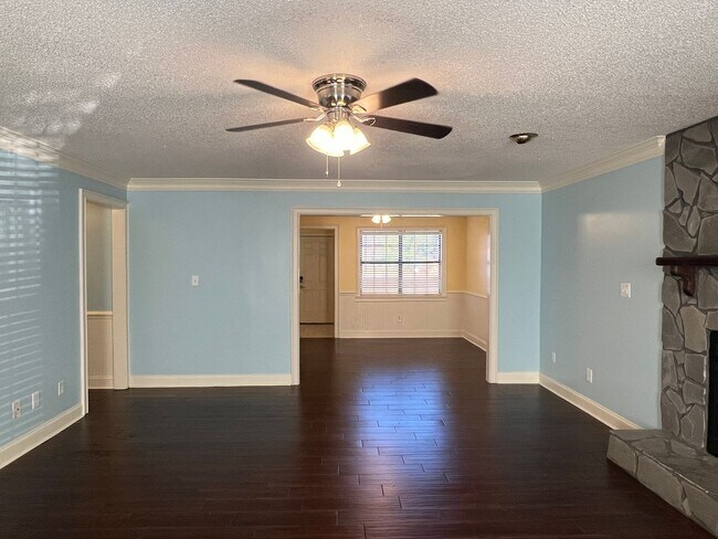 Building Photo - Great Home in Dove Cove Subdivision