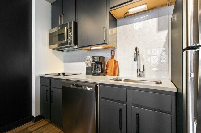 Building Photo - 611 Commerce St