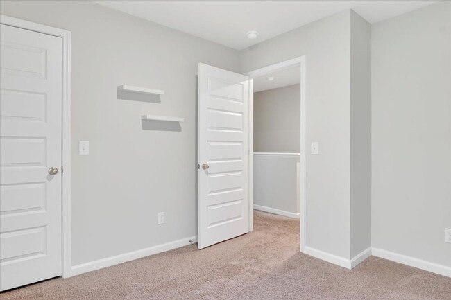 Building Photo - MOVE IN READY