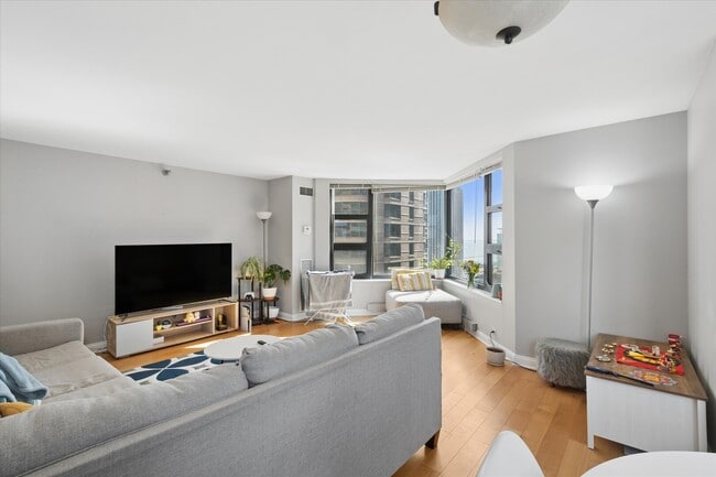 Building Photo - 401 E Ontario St