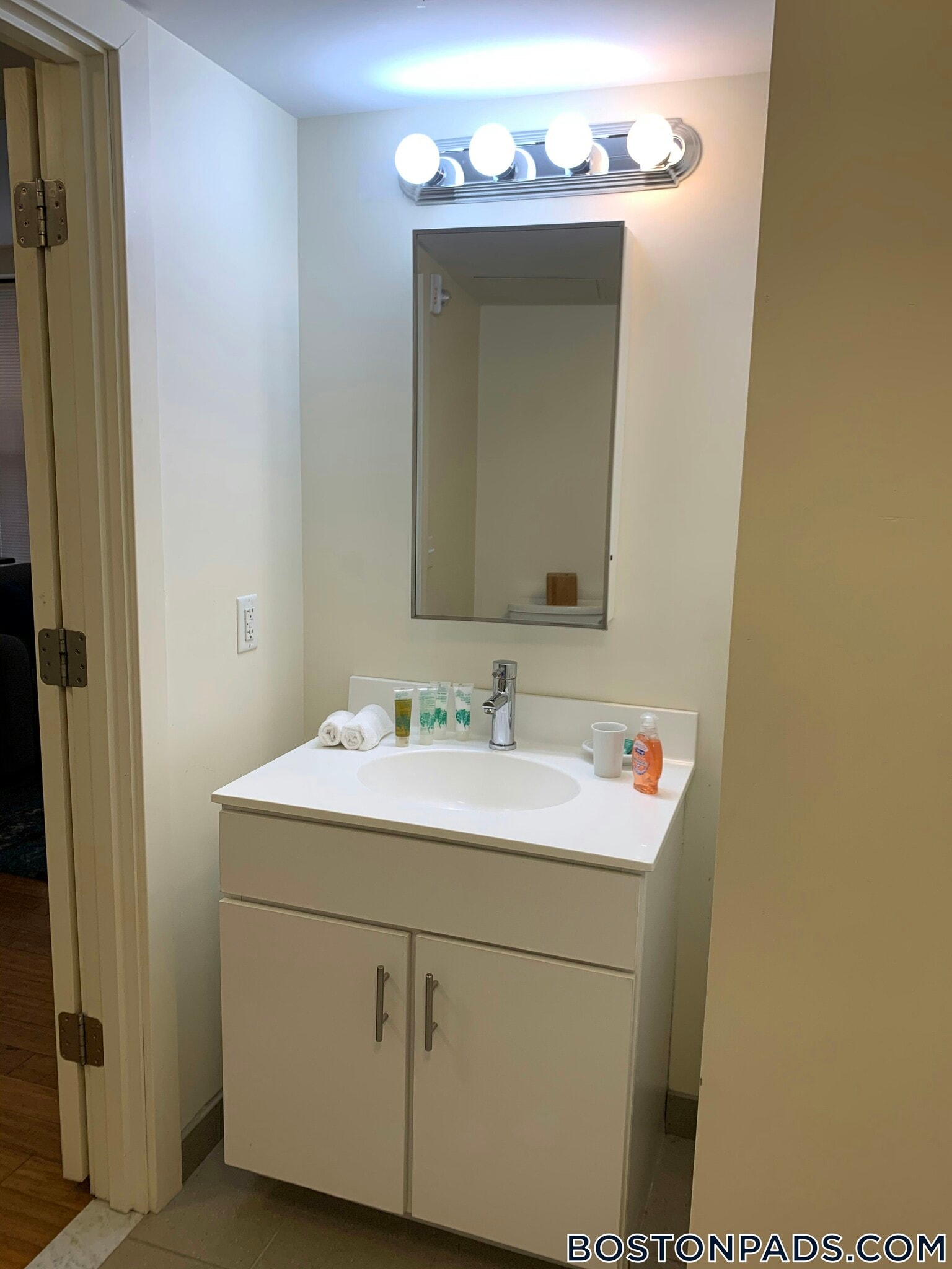 Building Photo - 8 Winter Pl