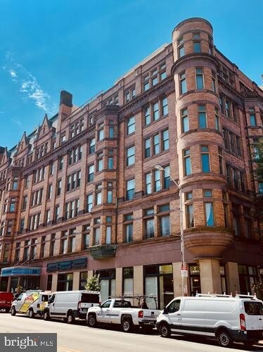 Building Photo - 18 S George St