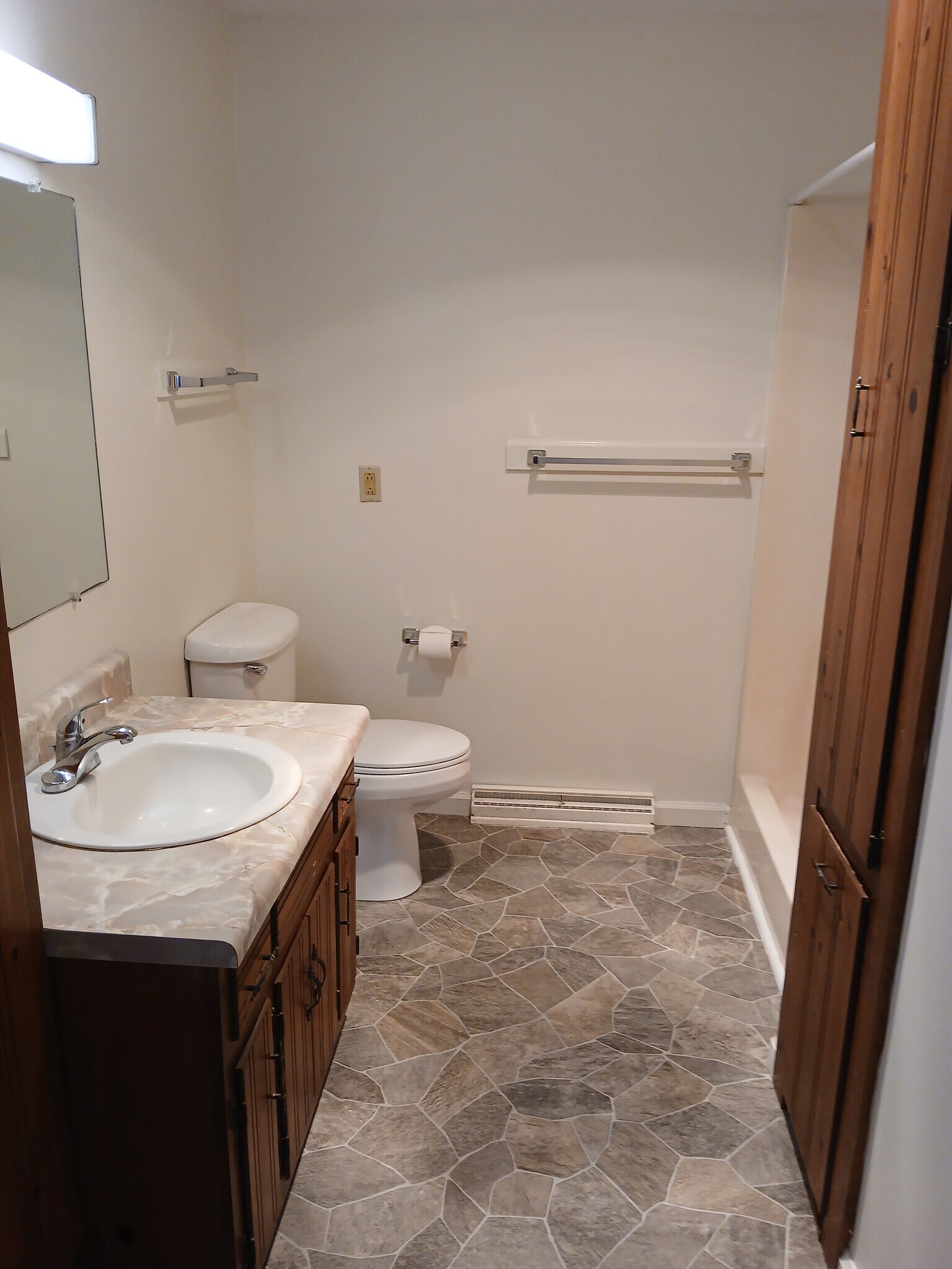 large bathroom - 703 Monroe St