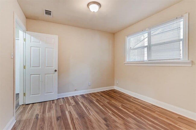 Building Photo - 10601 Murr Way