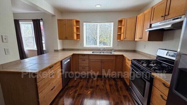 Building Photo - 1733 N Wycoff Ave